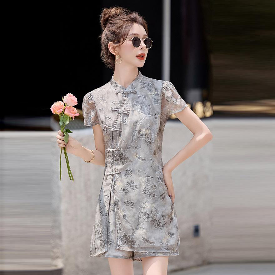 Suit Women's  New Fashion and Thin Jacquard Short-sleeved Top and Shorts Two-piece Trendy Set
