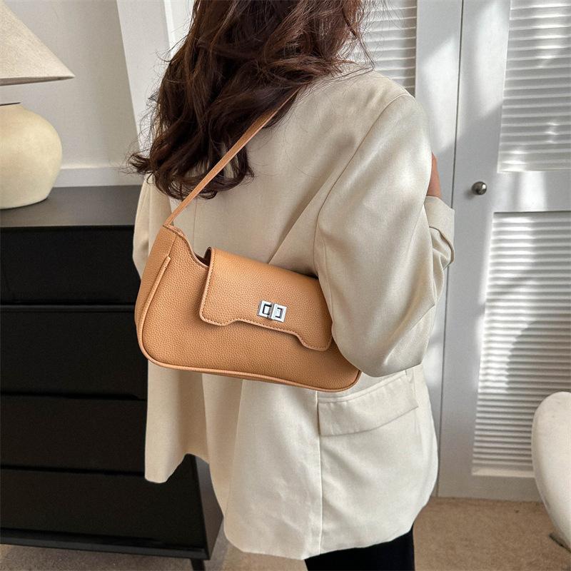 Niche Design Small Square Bag Winter New Bag Women's Fashionable Personalized Shoulder Bag Casual Commuter Underarm Bag