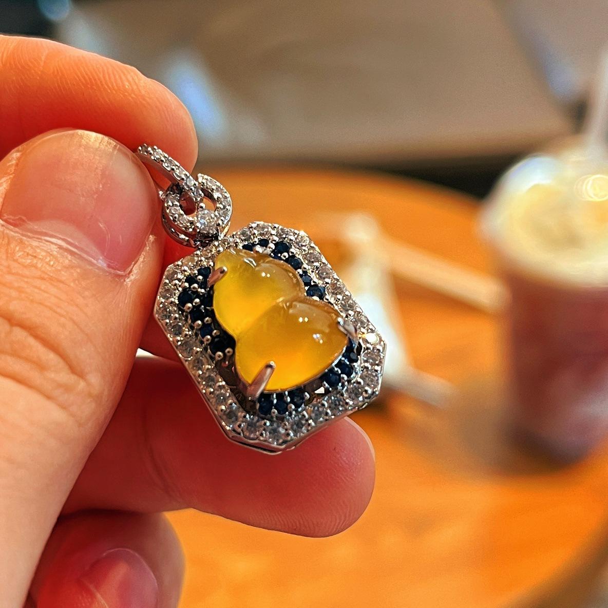

Natural Agate Yellow Chalcedony Pendant For Women, Real Photo Fidelity