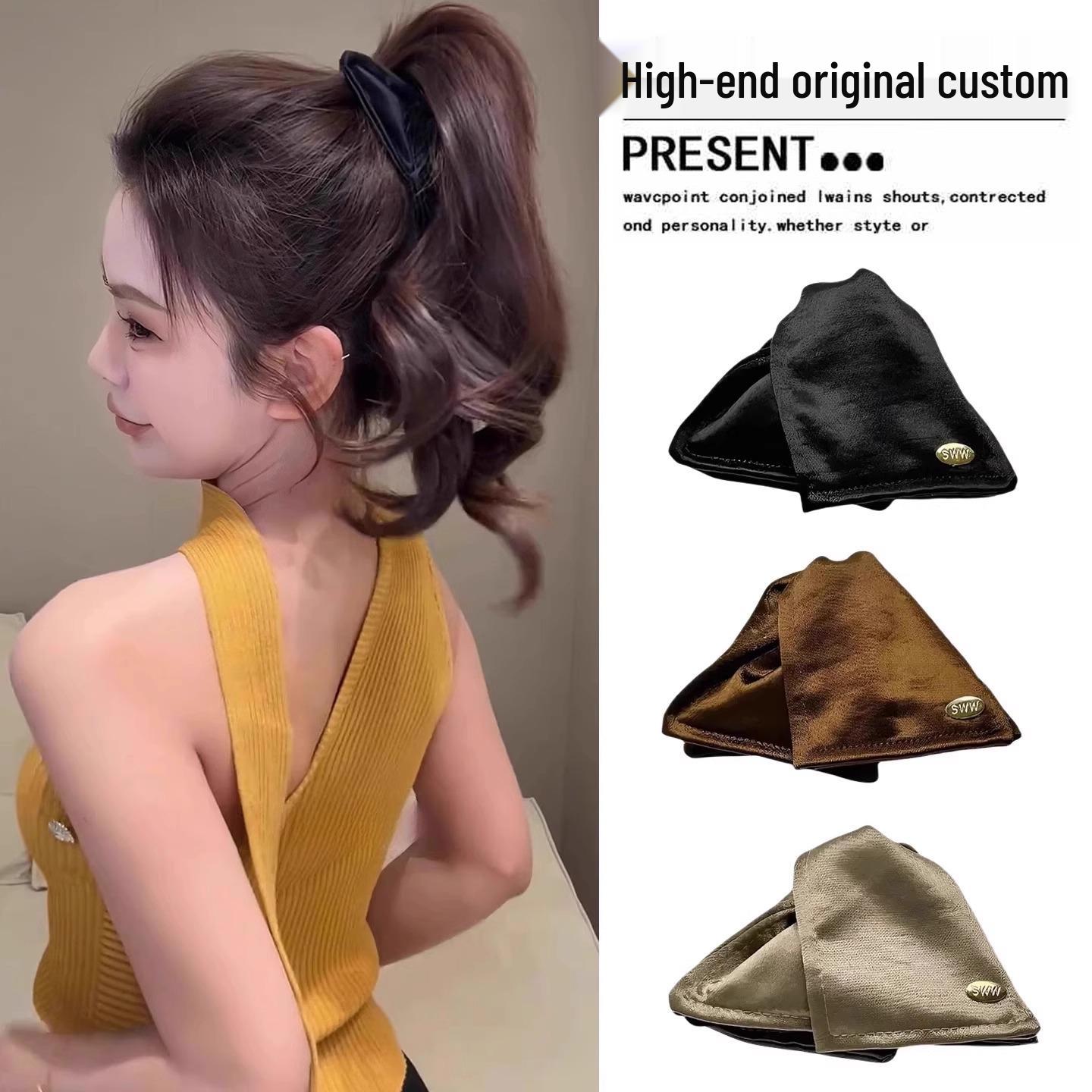 

Эксклюзивная атласная треугольная заколка-краб для плоских волос - Коллекция 2025