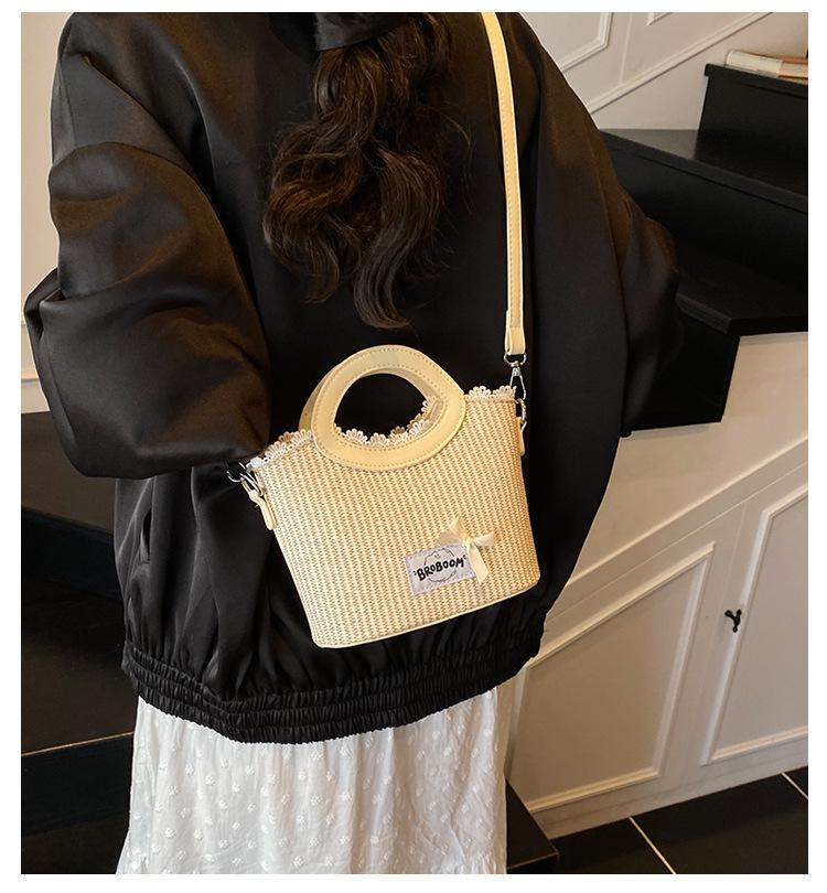 Large Capacity Straw Woven Bag Women's Summer 2025 New Casual Niche Messenger Bag Popular Portable Woven Bucket Bag