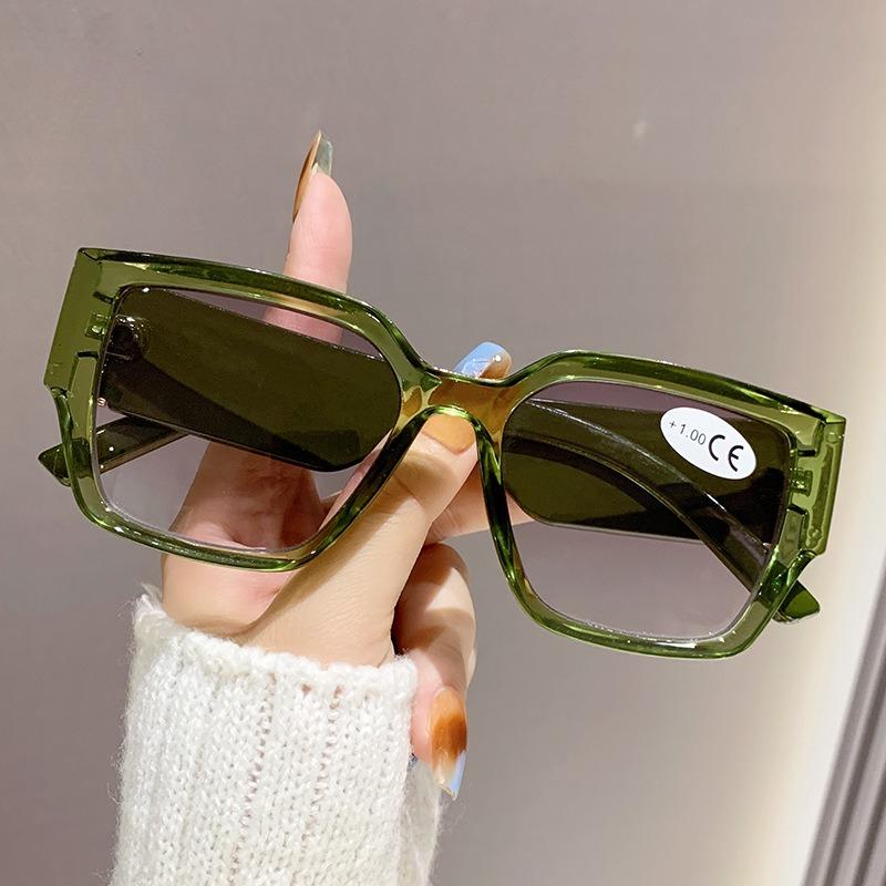 Trendy and Fashionable Reading Glasses with Anti Blue Light and Anti Fatigue Properties, Worn for A Long Time Without Fatigue