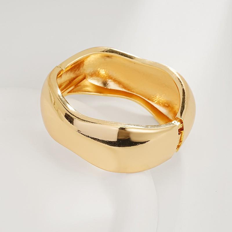 Interlocking Ring Open Bangle - European & American Light Luxury Design for Women
