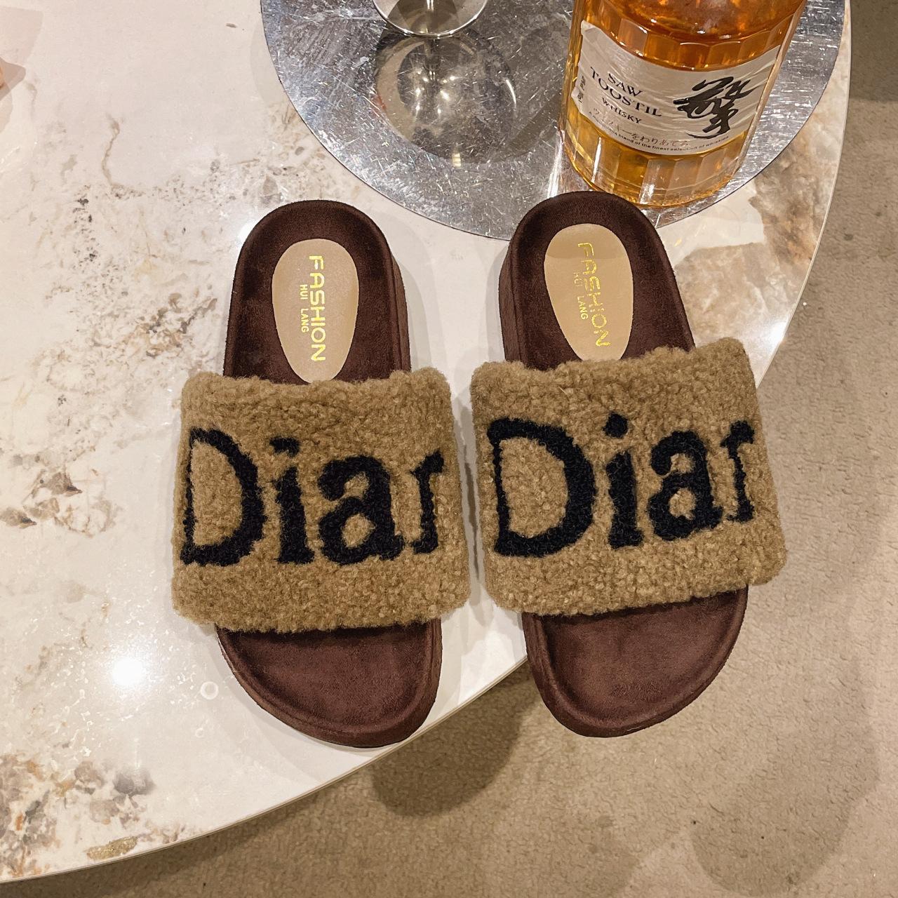 

Mao Mao slippers women s outer wear 2025 autumn and winter new Korean version thick bottom heightening versatile non-slip plush cotton slippers 42 темно-коричневого кольору