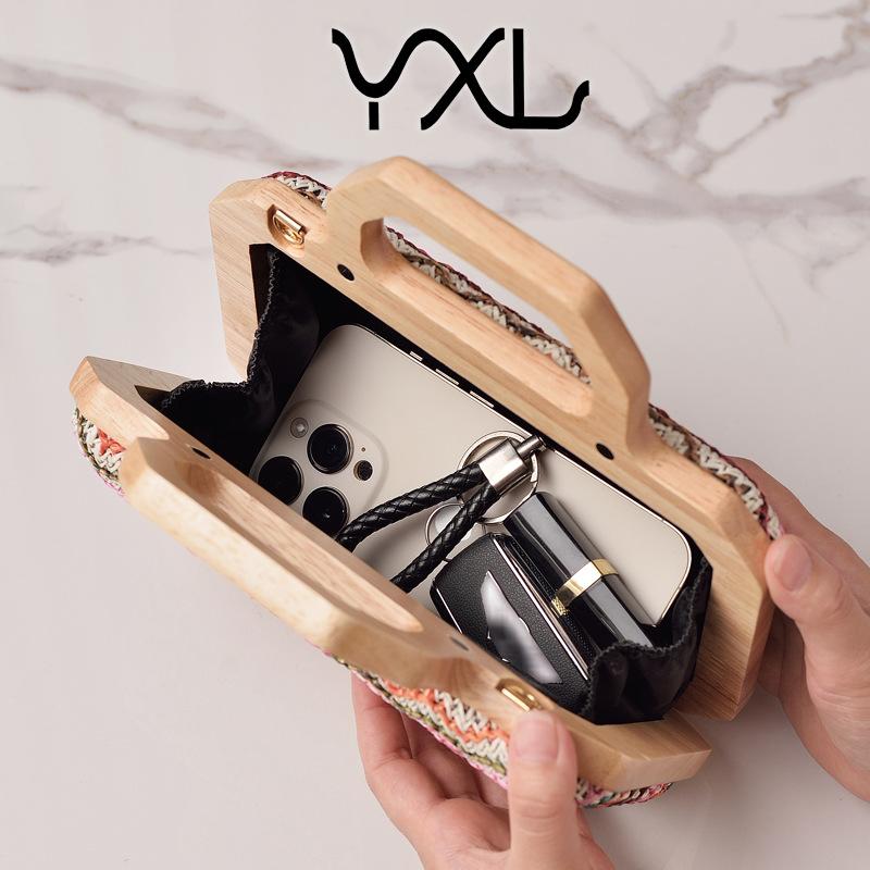 2025 Stylish Women's Wooden Handle Straw Tote Bag - Luxurious Everyday and Formal Evening Bag for All Occasions.