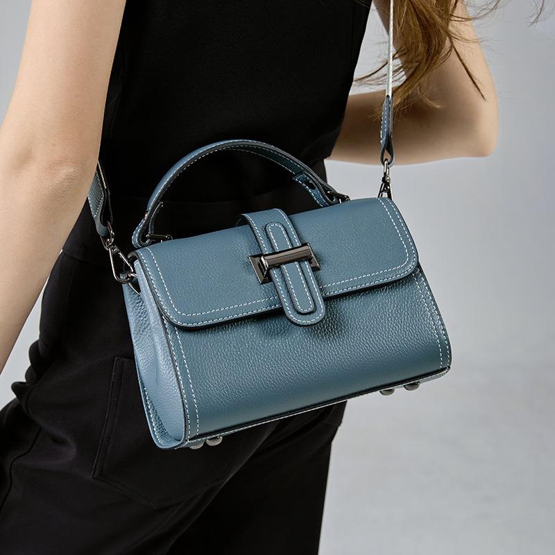 Small Bag Women's First Layer Cowhide Messenger Bag Women's Bag Versatile Shoulder Bag Portable Small Square Bag