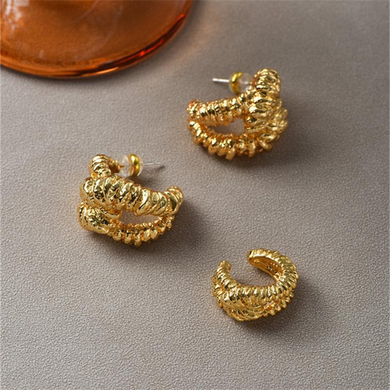 Vintage Lava Texture Chunky C-shape Earrings for Women Gold Plated Geometric Hollow Ear Studs Fashion Statement Jewelry Gifts