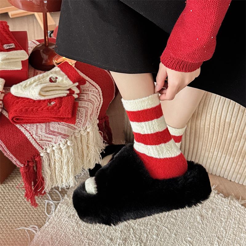 Autumn and Winter Australian Velvet New Year Socks, Women's Red Socks, Christmas Socks, Thickened Warm Cashmere Socks, Big Red Socks, Cute