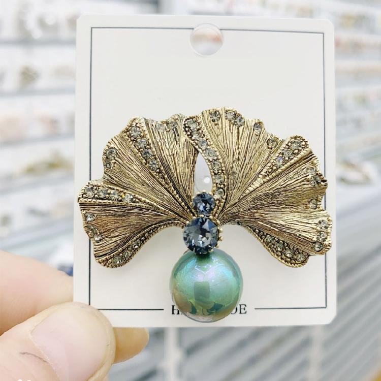 Elegant Gingko Leaf Brooch Pin Unique Lapel Pin Stylish Clothing Jewelry Plant Brooch Pin Suitable for Daily Party Wear
