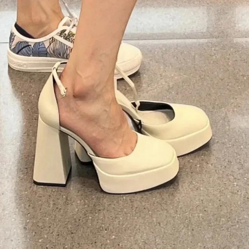Moda 2024 Novos Sapatos Outono Salto Grosso Plataforma Impermeável Oco Sapatos Femininos Únicos