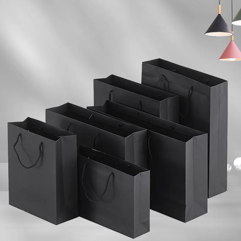 Schwarze Papiergeschenktaschen