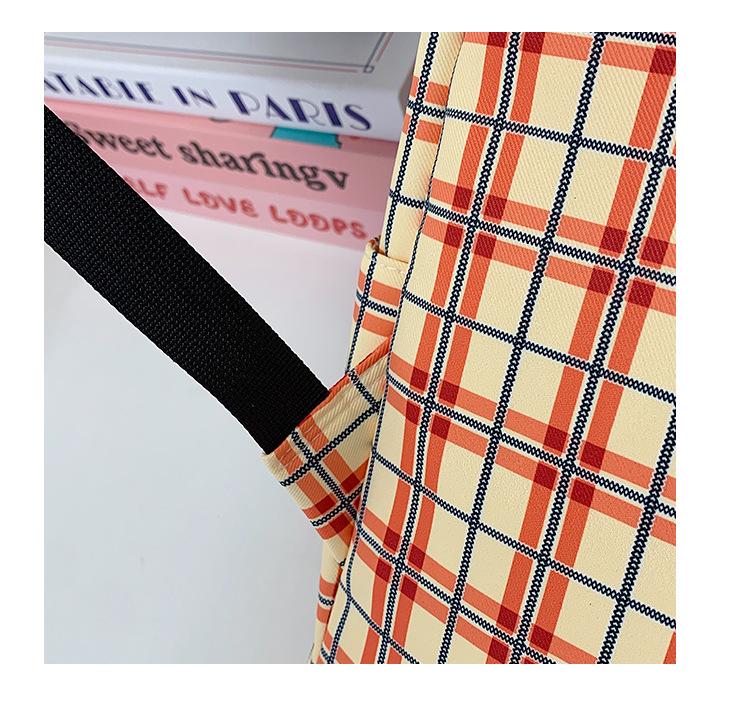 Stylish Plaid Backpack for Female College Students - Lightweight and Trendy for School and Travel