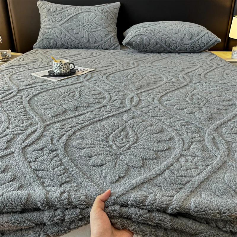 3PC Bedding Set Bedcloth Warm Winter Bed Cover 3D Embossed Velvet Mattress Cover Tafferta Bedsheet Winter Warm Fitted Sheet Mattress Protector