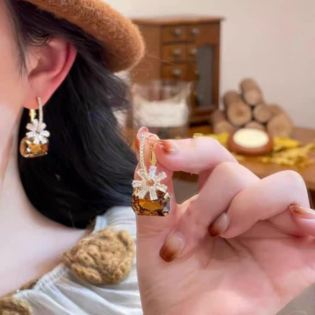 Посеребленный серебряный цветок-кафф с цирконами: Элегантные, Роскошные Серьги для Женщин