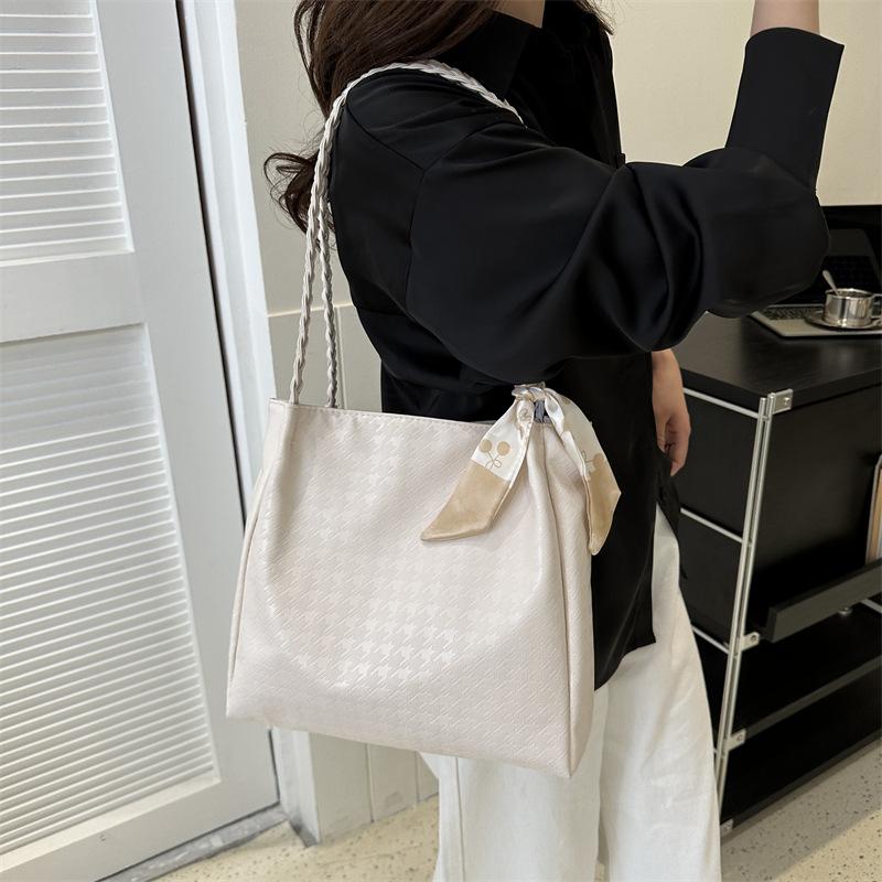 Large-capacity Bag Women's 2025 Summer New Korean Version Fashion Shoulder Armpit Bag Casual Versatile Commuter Tote Bag