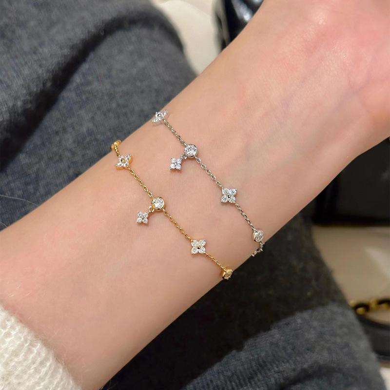 Exquisite Four-Leaf Clover Zircon Bracelet for Women - Sparkling High-End Design