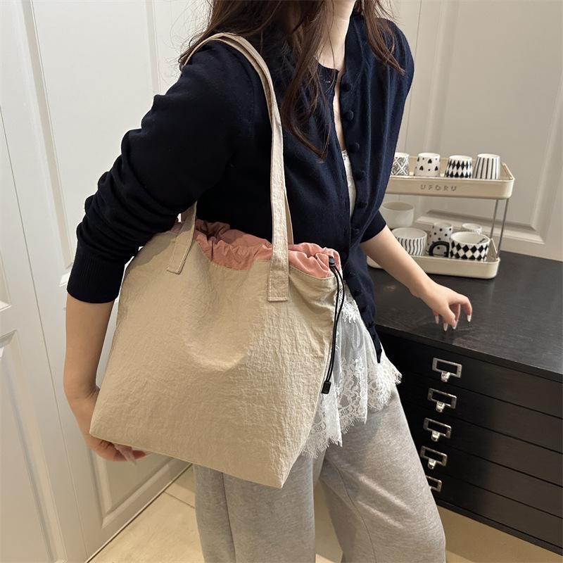 Casual simple and versatile bag women's 2025 summer large-capacity Korean version tote bag fashion trend shoulder bag