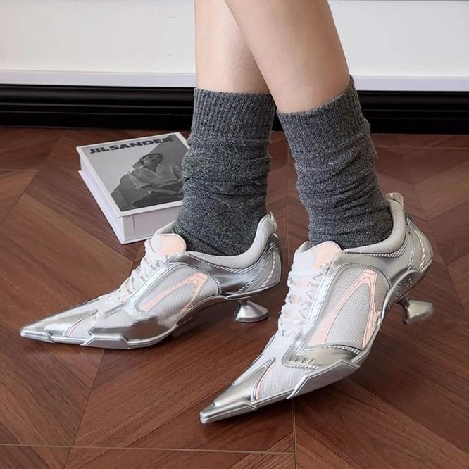 

[Spot] Interstellar series pointed boxing shoes women s golf shoes niche high-end silver high-heeled sports shoes 40 чёрный