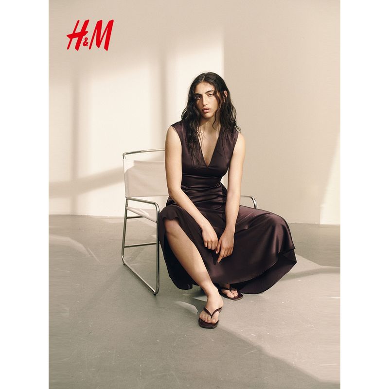 

HM Women s Clothing Dress 2025 Summer New V-neck Satin Dress 1291671 Dark brown 150/76(XXS)