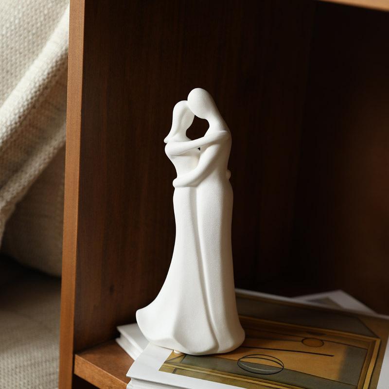 Nordic Modern Ceramic Couple Art Ornaments Home Furnishings Living Room TV Cabinet Wedding Gifts Soft Decorations