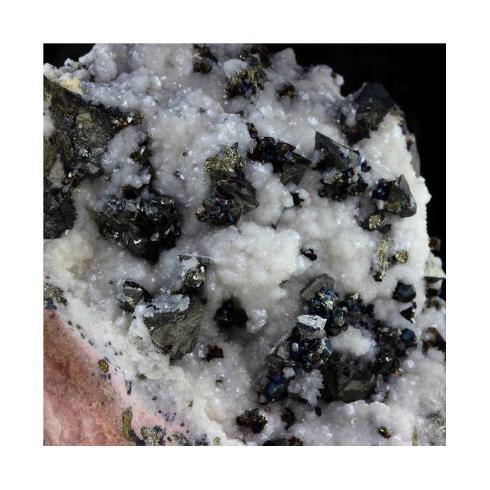 Pierres et Minéraux. Tetrahedrite + Dolomite. 2041.5 ct. Cavnic Mine, Maramure, Roumanie.