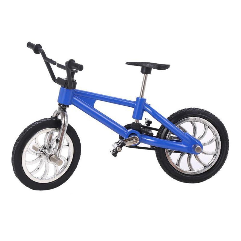 Mini jouet miniature en métal pour décoration de doigt de vélo - Sculpture créative pour la maison Mini jouet miniature en métal pour décoration de doigt de vélo - Sculpture créative pour la maison