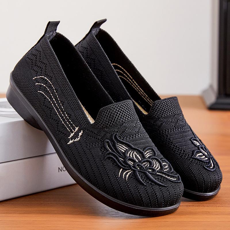 

Women s shoes spring new lazy not tired feet breathable mesh old Beijing cloth shoes one pedal fly woven casual mother shoes 36
