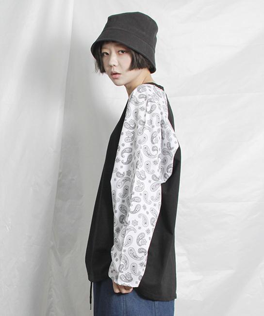 Deumakeu Paisley Raglan Sleeve Boxy Fit T-Shirt Black And White