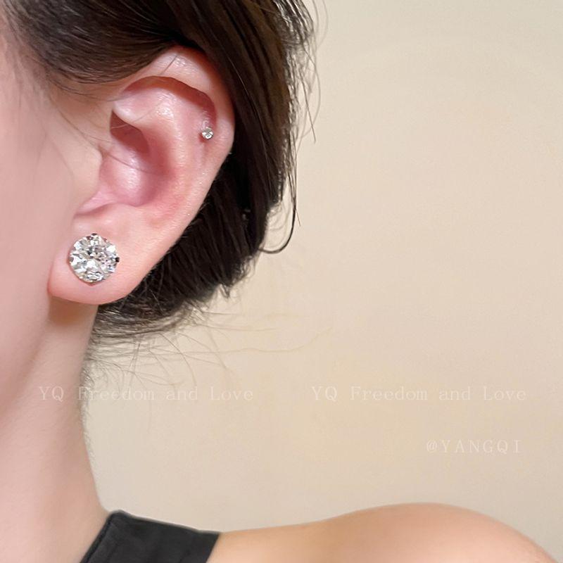 Accessible Luxury Medical Titanium Steel Flash Hua Zi Female Magnetic Ear Studs