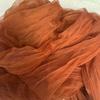 Zerknittertes Creme-Garn Floraler Netzstoff Foto-Hintergrund