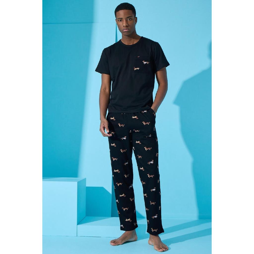 Schwarzes kurzärmliges Herren-Pyjama-Set mit Taschendetail und Hirschmuster