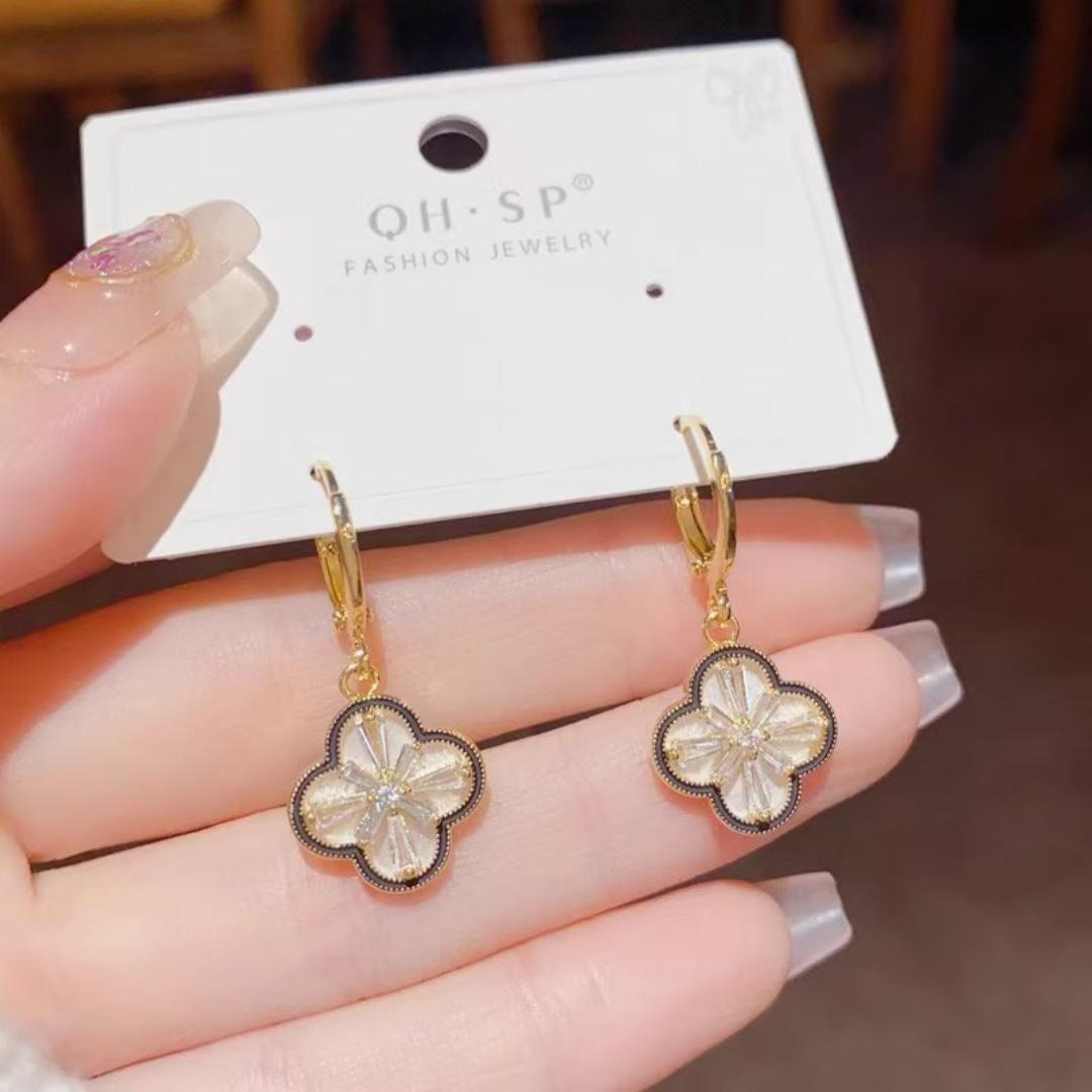 Exquisite and Elegant Zircon Four-Leaf Flower Pendant Earrings, Anniversary Birthday Jewelry for Women and Girls