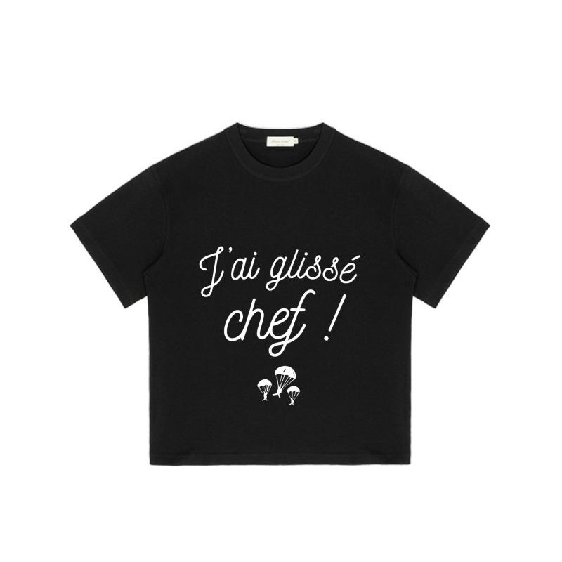 Black T Shirt with I Ai Glisse Chef Text and Parachute Design for Casual Wear