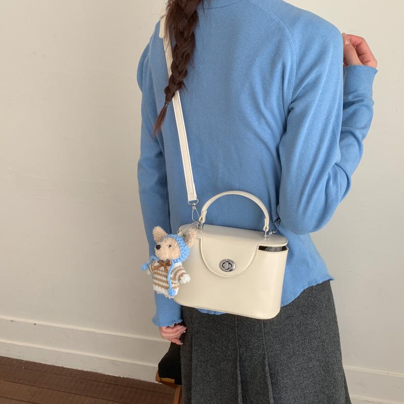 

Portable Lock Box Textured Women s Bag New Trendy Underarm Bag Premium Foreign Style Commuter Bag Small Bag without pendant білий
