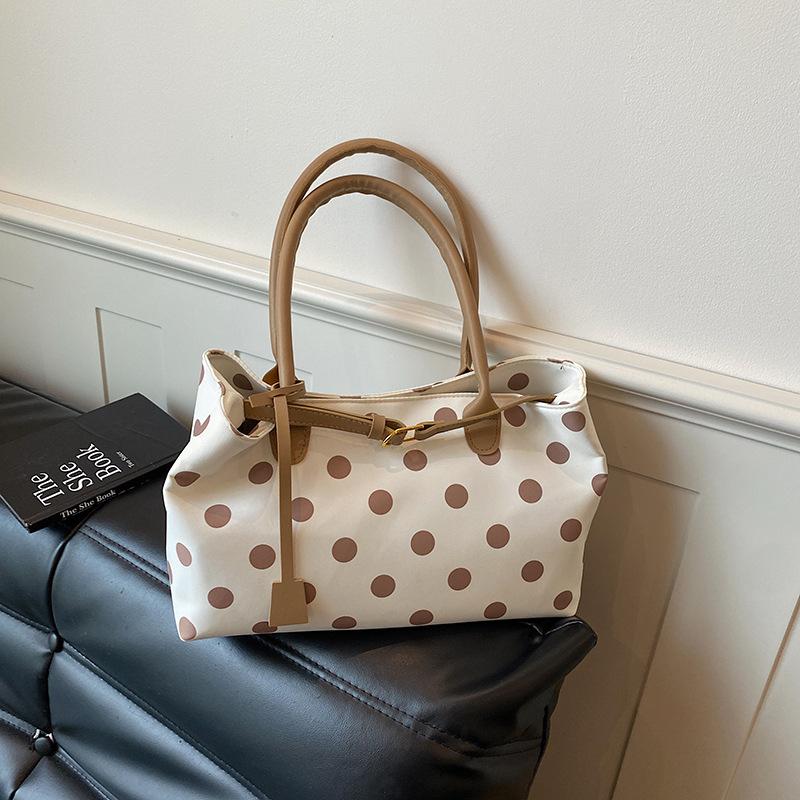 Koreanische Gepunktete Tragetasche mit Gürtelschnallen-Detail Damen Große Kapazität Lässige Umhängetasche Stilvolle Tägliche Pendler Arbeit Handtasche
