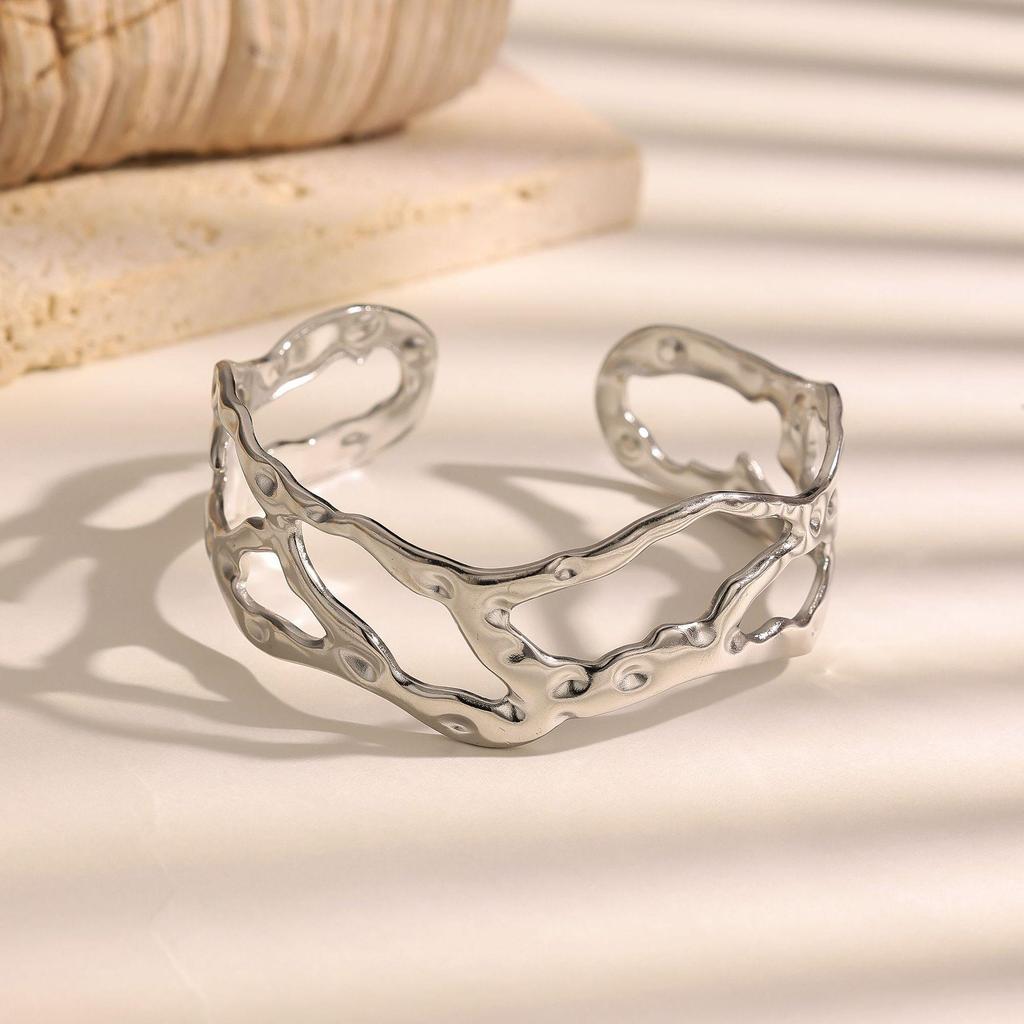 Stylish 18K Gold-Plated Hollow-Out Titanium Steel Bracelet - Non-Fading, High-Grade Open Design