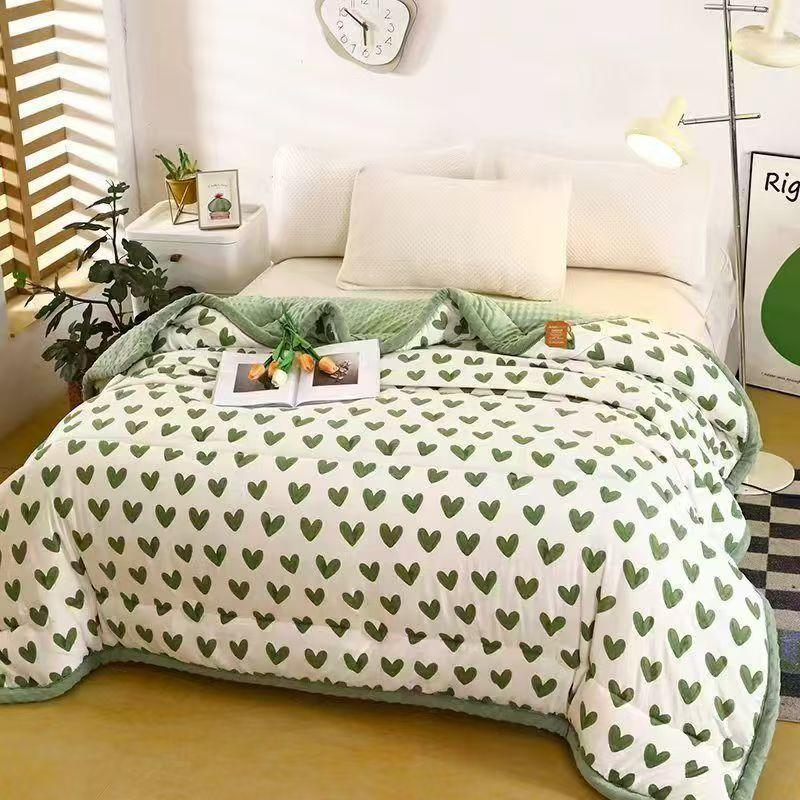 Popular Class A Bean Velvet 3D Massage Quilt – Four Seasons, Lightweight, and Warm for Home or Dormitory Use