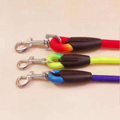 Hundeleine Langlebig Gut zum Spazierengehen und Trainieren Einfach zu bedienen Praktisch Stilvolles Design Modischer Nylongürtel Trainingsleine