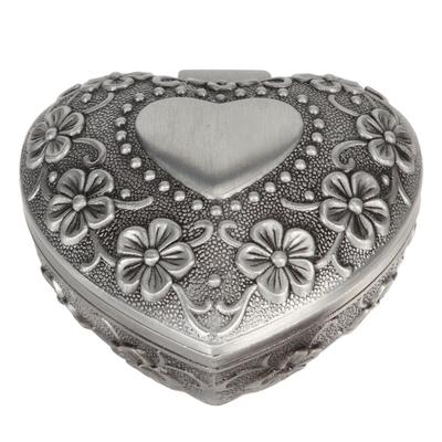 Small Jewelry Box European Style Vintage Heart Shape Carved Flower Metal Jewelry Organizer for Brooches Rings Earrings
