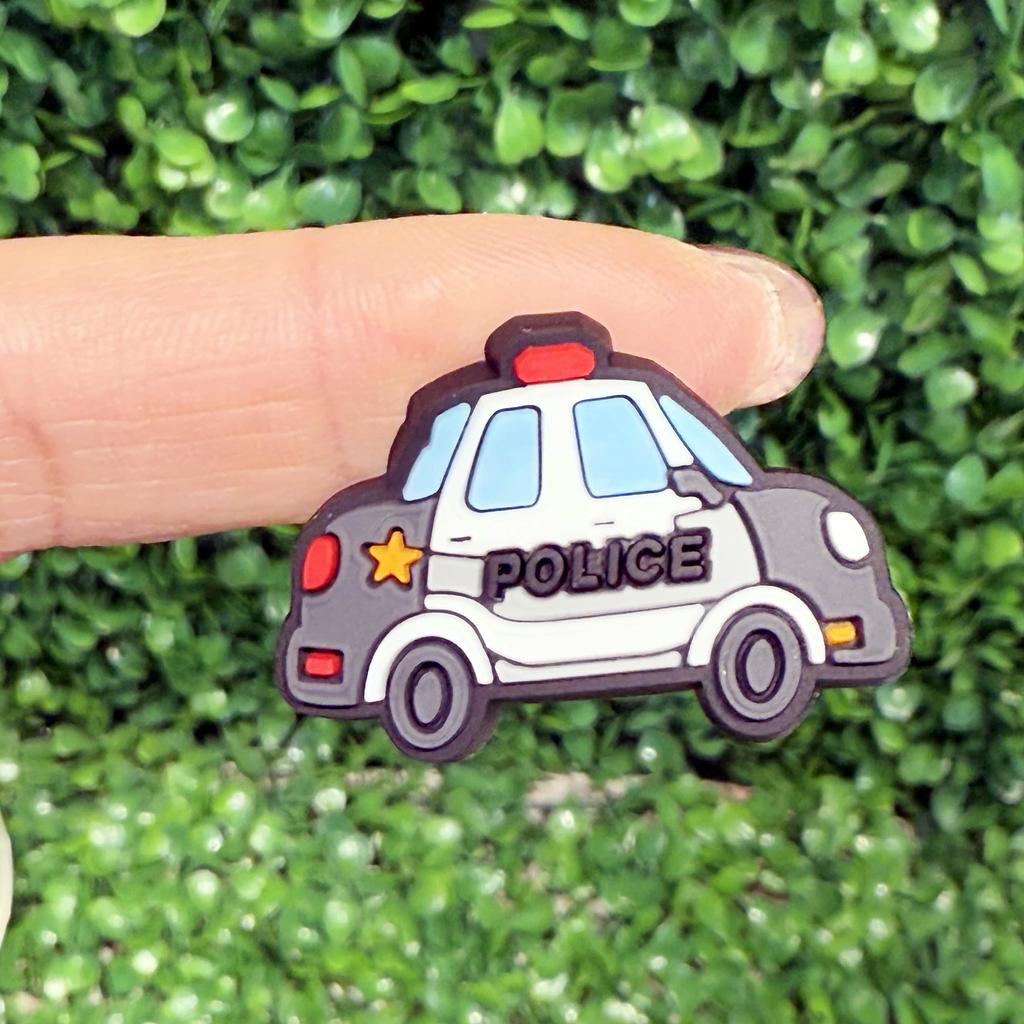 13 Piezas Dibujos Animados Vehículos Coche de Policía PVC Amuletos para Zapatos Para Pulseras DIY Sandalias Accesorios para Zapatos Zapatos de Jardín Decoración con Botones
