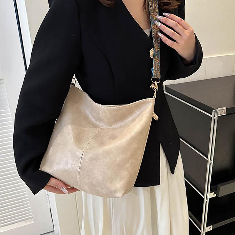 Vintage Solid Color Women  Shoulder Sling Bag High-Capacity Simple Wide Strap Bucket Crossbody Bag