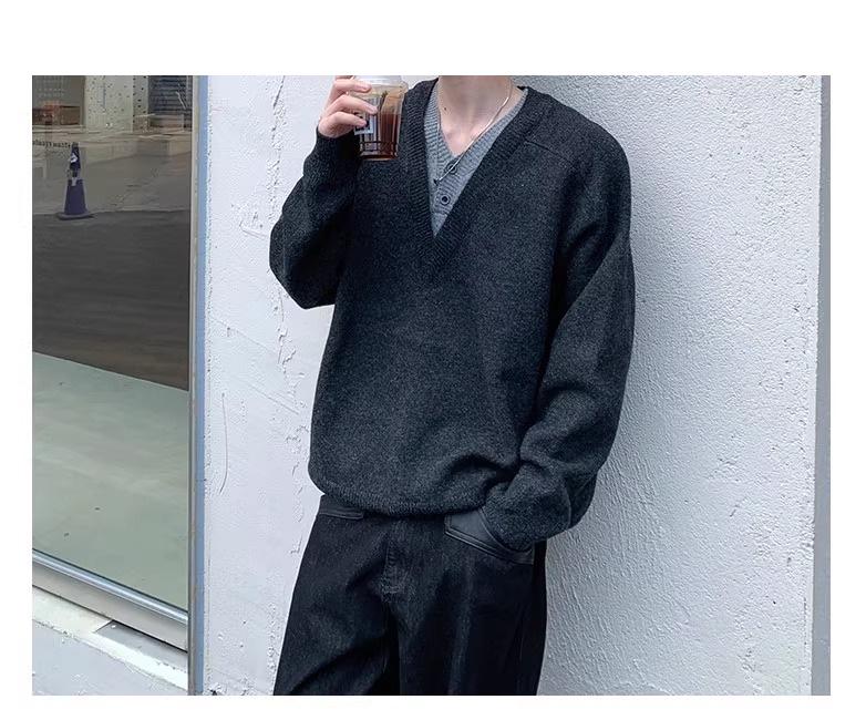 Korean Style Men's V-Neck Knit Sweater: Versatile Fake Two-Piece for Autumn/Winter