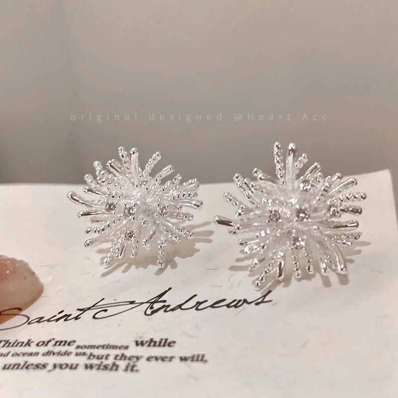 

Серьги-гвоздики с цирконом в виде цветка, нишевый дизайн, универсальные, легкая роскошь, изысканные, модные, с темпераментом, женские