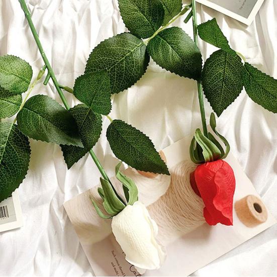 Künstliche Rosenknospen mit langem Stiel 45 cm Kunstseide Realistische Rose mit Blättern für DIY-Sträuße Hochzeitsfeier