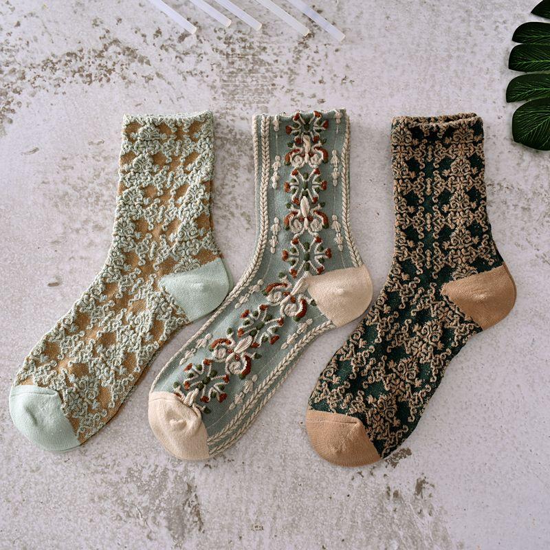 Retro three-dimensional relief socks female medium tube cute Mori series