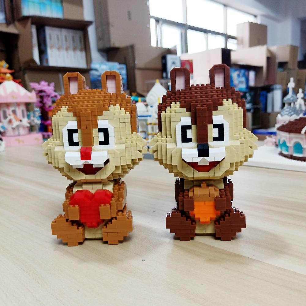 Cute Cartoon Squirrel Micro Mini Building Set - DIY Diamond Bricks Puzzle for Home Decor, STEM Educational Gift for Boys Girls