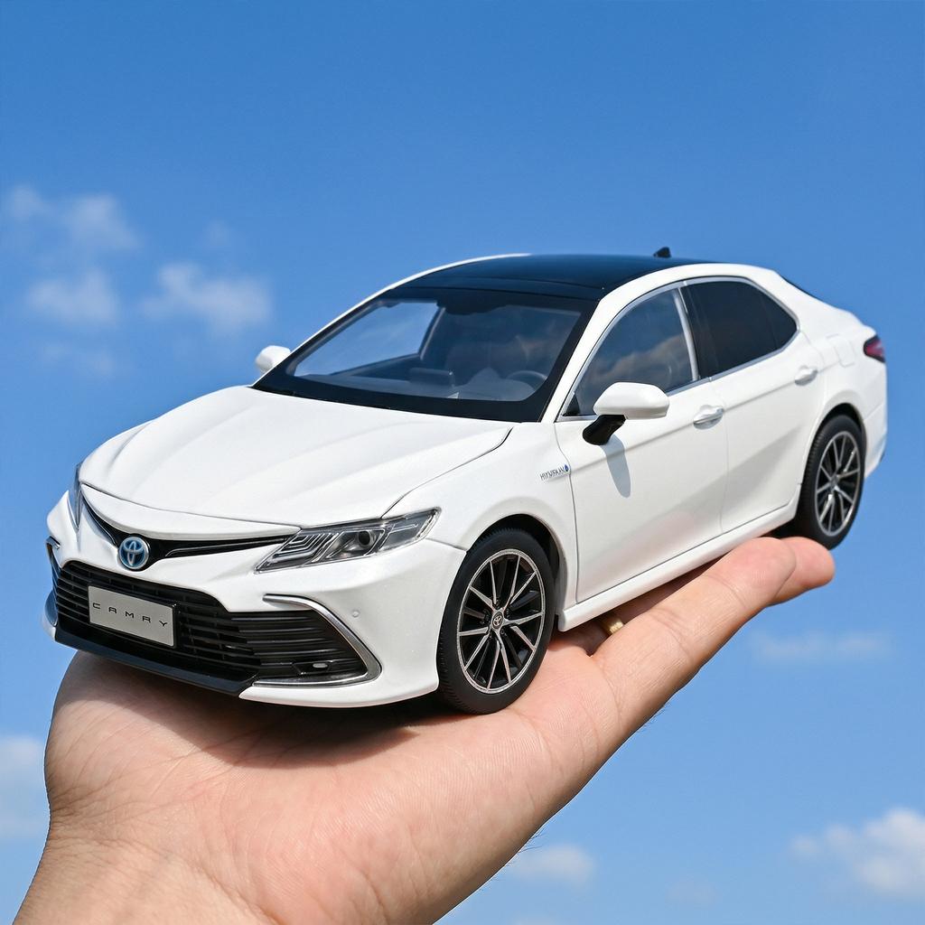 1:18 Toyota Camry 2023 Alloy Metal Diecast Model Car Home Decoration And Computer Desktop Ornaments Holiday Present Collectibles TZ0