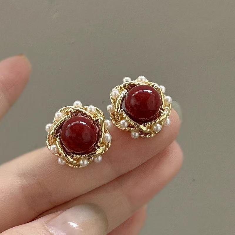 Elegant French Retro Pearl Stud Earrings with Geometric Design