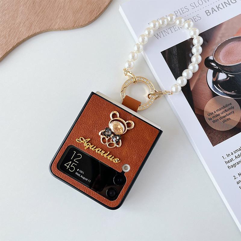 

Luxury Leather Phone Case for Samsung Zflip7 Hand Chain Folding Screen Flip Rhinestone Ring Bear For Samsung ZFlip3