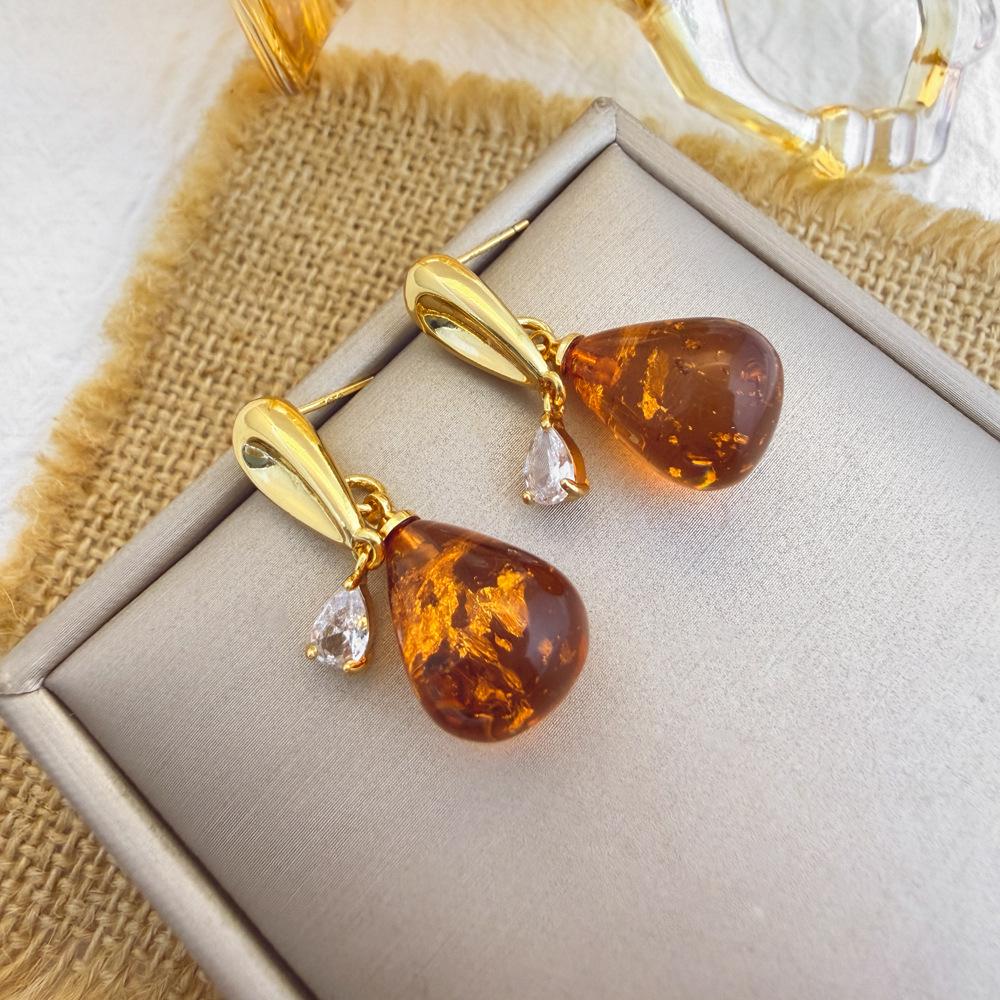 Silver Needle Clover Stud Earrings: Retro Hong Kong Style, Elegant and Fashionable Women's Luxury Jewelry.